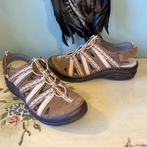 Bionica Brown and Cream Women’s Closed-Toe Casual Sneakers